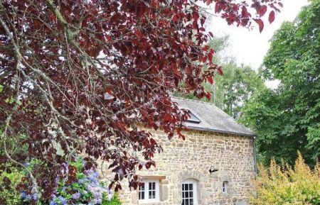 G&icirc;te n&deg;56G17629 Pluneret - Morbihan - La Petite Maison vu de l'ext&eacute;rieur