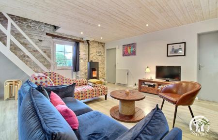 G&icirc;te n&deg;56G23464 Saint-Pierre-Quiberon - Morbihan - Salon avec po&ecirc;le &agrave; granul&eacute;s