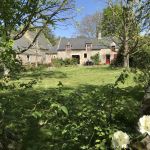 Le g&icirc;te et son jardin