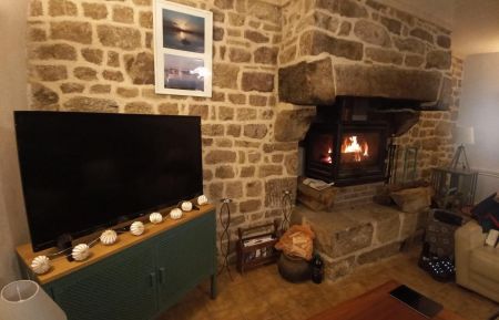 G&icirc;te n&deg;56G5475 Erdeven - Morbihan - Autour d'un bon feu de chemin&eacute;e
