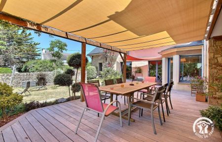 G&icirc;te n&deg;56G240154 Sarzeau - Morbihan - Terrasse sous la pergola