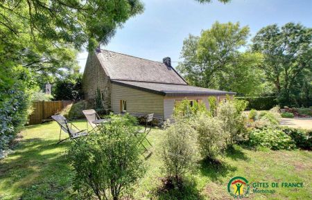 G&icirc;te n&deg;56G34926 Carnac - Morbihan - Vue du jardin avec la terrasse en contre bas
