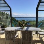 Pleine vue de la terrasse
